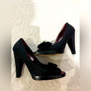 EUC BCBG MAX AZARIA Black Dress open Toe Platform Pumps.